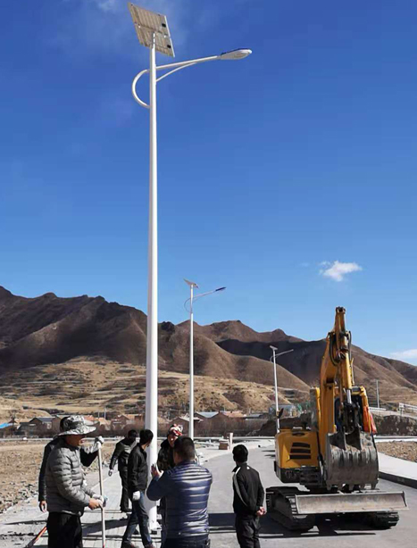 甘南碌曲10米特克斯太阳能路灯项目