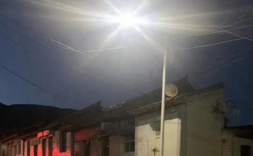 农村院子里最适合的特克斯太阳能路灯亮度与安装要点