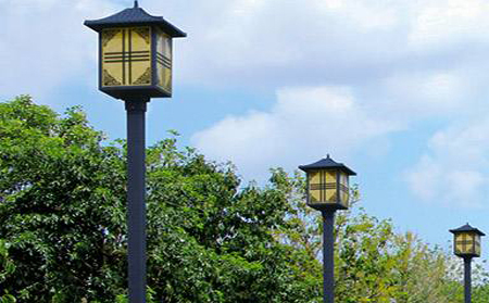 太阳能特克斯庭院灯怎么选亮度与续航更耐用